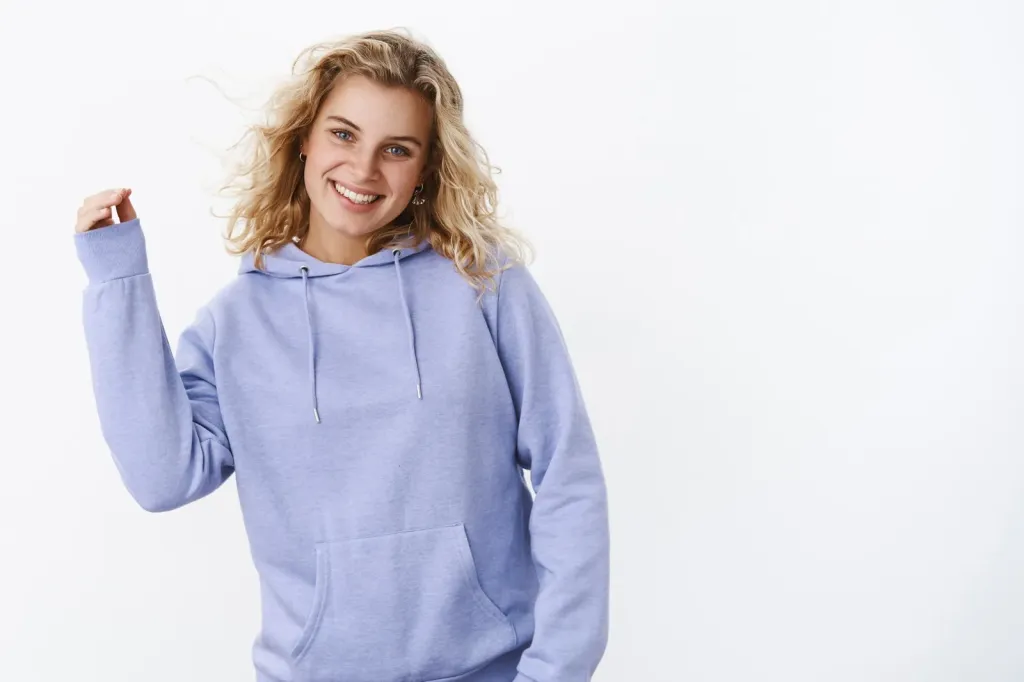 Modne bluzy jako element nowoczesnego lifestyle’u